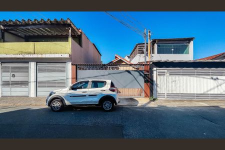 Casa para alugar com 108m², 2 quartos e 2 vagas Casa para alugar com 108m², 2 quartos e 2 vagasFachada