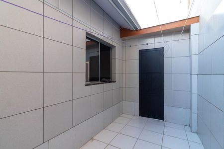 Casa para alugar com 108m², 2 quartos e 2 vagas Casa para alugar com 108m², 2 quartos e 2 vagasCorredor Lateral