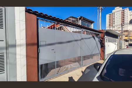 Casa para alugar com 108m², 2 quartos e 2 vagas Casa para alugar com 108m², 2 quartos e 2 vagasFachada