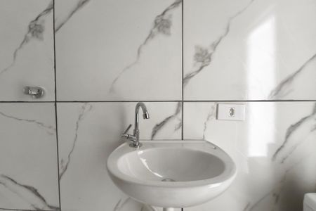 Banheiro de casa para alugar com 1 quarto, 50m² em Residencial Cittá Di Salerno, Campinas