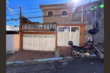 Fachada de casa à venda com 3 quartos, 240m² em Vila Santana, São Paulo