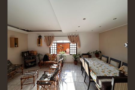 Sala de estar  de casa à venda com 3 quartos, 240m² em Vila Santana, São Paulo