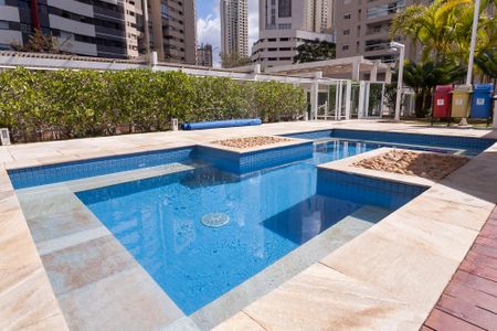 Apartamento à venda com 106m², 3 quartos e 2 vagas Apartamento à venda com 106m², 3 quartos e 2 vagasÁrea comum - Piscina