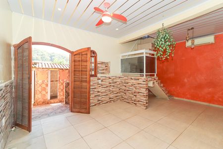 Sala de casa à venda com 4 quartos, 88m² em Realengo, Rio de Janeiro