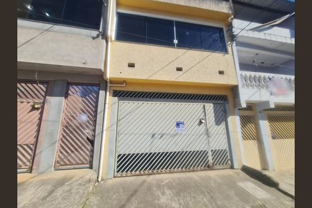 Fachada com placa QuintoAndar  de casa para alugar com 2 quartos, 100m² em Jardim Ponte Alta I, Guarulhos
