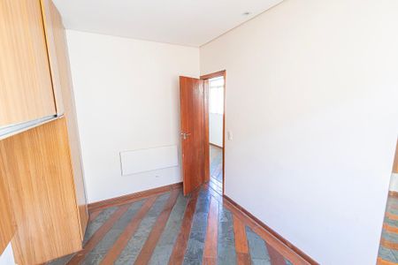 Quarto 2 de apartamento para alugar com 2 quartos, 52m² em São João Batista, Belo Horizonte