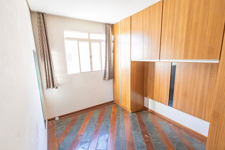 Quarto 2 de apartamento para alugar com 2 quartos, 52m² em São João Batista, Belo Horizonte