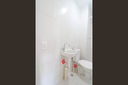 Banheiro de apartamento para alugar com 2 quartos, 31m² em Jardim Caravelas, São Paulo