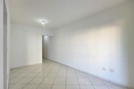 Sala de apartamento para alugar com 2 quartos, 75m² em Guilhermina, Praia Grande