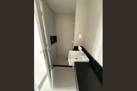 Banheiro de kitnet/studio para alugar com 1 quarto, 39m² em Jaguaribe, Salvador
