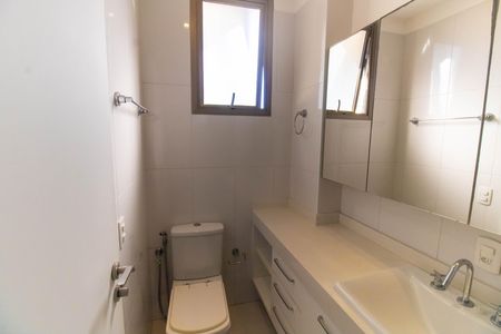 Apartamento para alugar com 180m², 4 quartos e 3 vagas Apartamento para alugar com 180m², 4 quartos e 3 vagasBanheiro da Suíte 2