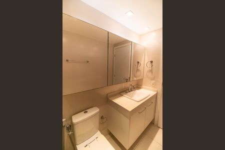Apartamento para alugar com 180m², 4 quartos e 3 vagas Apartamento para alugar com 180m², 4 quartos e 3 vagasBanheiro da Suíte 1