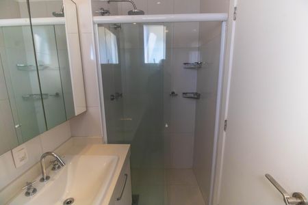 Apartamento para alugar com 180m², 4 quartos e 3 vagas Apartamento para alugar com 180m², 4 quartos e 3 vagasBanheiro da Suíte 2