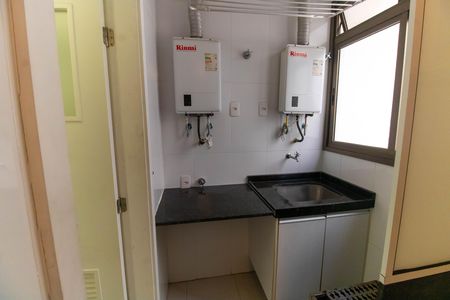Apartamento para alugar com 180m², 4 quartos e 3 vagas Apartamento para alugar com 180m², 4 quartos e 3 vagasCozinha e Área de Serviço