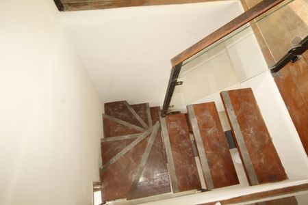 escada de apartamento para alugar com 5 quartos, 170m² em Carlos Prates, Belo Horizonte