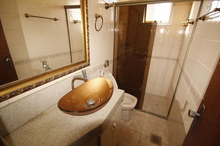 banheiro 1 de apartamento para alugar com 5 quartos, 170m² em Carlos Prates, Belo Horizonte