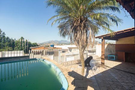 Casa à venda com 240m², 2 quartos e 1 vagaQuintal