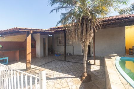 Casa à venda com 240m², 2 quartos e 1 vagaQuintal