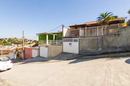 Fachada de casa à venda com 2 quartos, 240m² em Campo Grande, Rio de Janeiro