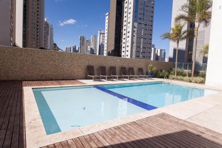 Apartamento à venda com 198m², 3 quartos e 4 vagas Apartamento à venda com 198m², 3 quartos e 4 vagasÁrea comum - Piscina