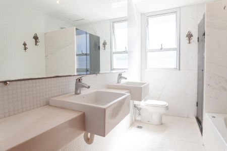 Apartamento à venda com 198m², 3 quartos e 4 vagas Apartamento à venda com 198m², 3 quartos e 4 vagasBanheiro suite 3 - master