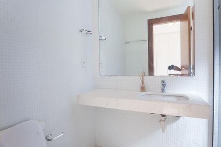 Apartamento à venda com 198m², 3 quartos e 4 vagas Apartamento à venda com 198m², 3 quartos e 4 vagasBanheiro suite 2