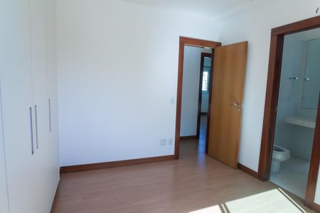 Apartamento à venda com 198m², 3 quartos e 4 vagas Apartamento à venda com 198m², 3 quartos e 4 vagassuite 2