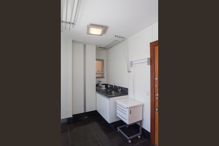 Apartamento à venda com 198m², 3 quartos e 4 vagas Apartamento à venda com 198m², 3 quartos e 4 vagasÁrea de Serviço