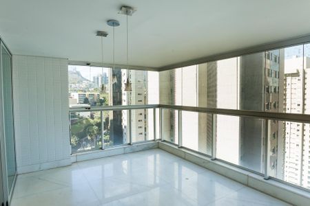 Apartamento à venda com 198m², 3 quartos e 4 vagas Apartamento à venda com 198m², 3 quartos e 4 vagasVaranda da Sala
