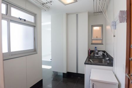 Apartamento à venda com 198m², 3 quartos e 4 vagas Apartamento à venda com 198m², 3 quartos e 4 vagasÁrea de Serviço