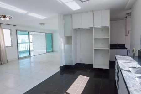 Apartamento à venda com 198m², 3 quartos e 4 vagas Apartamento à venda com 198m², 3 quartos e 4 vagasCozinha