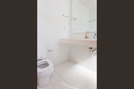 Apartamento à venda com 198m², 3 quartos e 4 vagas Apartamento à venda com 198m², 3 quartos e 4 vagasBanheiro suite 2