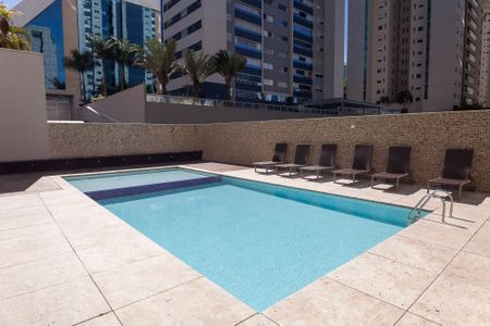 Apartamento à venda com 198m², 3 quartos e 4 vagas Apartamento à venda com 198m², 3 quartos e 4 vagasÁrea comum - Piscina