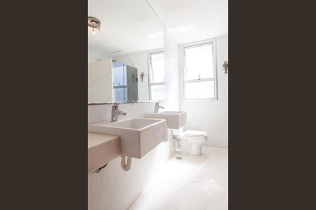 Apartamento à venda com 198m², 3 quartos e 4 vagas Apartamento à venda com 198m², 3 quartos e 4 vagasBanheiro suite 3 - master