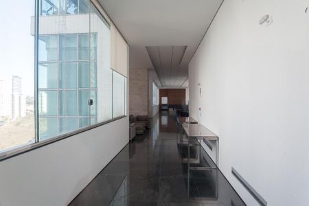 Apartamento à venda com 198m², 3 quartos e 4 vagas Apartamento à venda com 198m², 3 quartos e 4 vagasÁrea comum - Salão de festas 2
