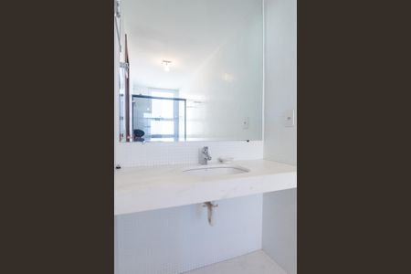 Apartamento à venda com 198m², 3 quartos e 4 vagas Apartamento à venda com 198m², 3 quartos e 4 vagasBanheiro suite 1