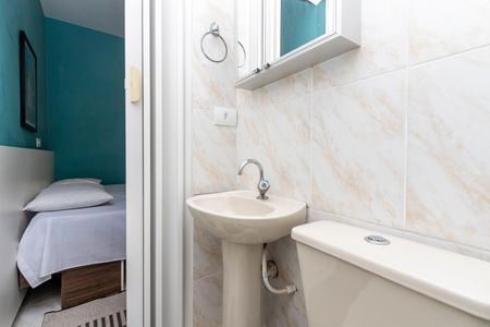 Banheiro de kitnet/studio para alugar com 1 quarto, 20m² em Santo Amaro, São Paulo