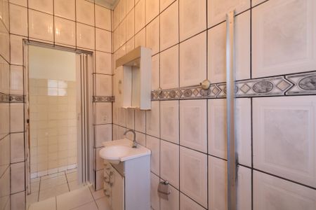 Banheiro de casa para alugar com 2 quartos, 100m² em Casa Grande, Diadema