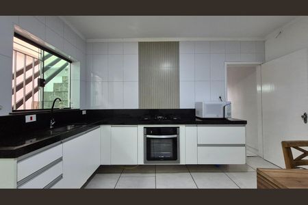 Casa para alugar com 249m², 2 quartos e 2 vagas Casa para alugar com 249m², 2 quartos e 2 vagasCozinha
