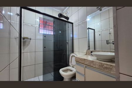 Casa para alugar com 249m², 2 quartos e 2 vagas Casa para alugar com 249m², 2 quartos e 2 vagasBanheiro da suíte