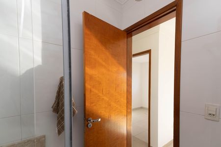 Banheiro de apartamento para alugar com 2 quartos, 52m² em Vila Gustavo, São Paulo