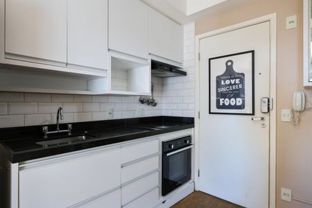 Cozinha de apartamento para alugar com 1 quarto, 39m² em Panamby, São Paulo