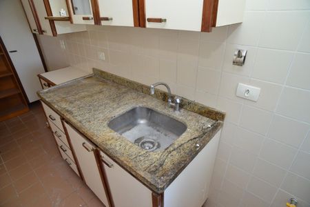 Cozinha de apartamento para alugar com 2 quartos, 62m² em Barra da Tijuca, Rio de Janeiro