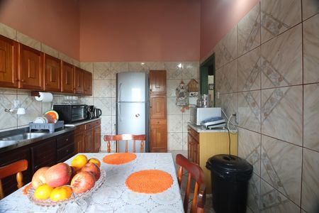 Casa à venda com 182m², 3 quartos e 3 vagasCozinha - Armários