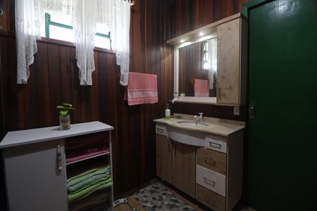 Banheiro  de casa à venda com 3 quartos, 182m² em Estância Velha, Canoas