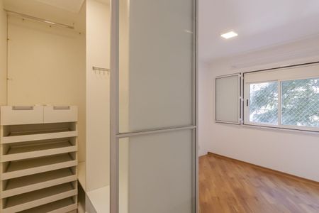 Apartamento para alugar com 129m², 3 quartos e 2 vagas Apartamento para alugar com 129m², 3 quartos e 2 vagasCloset da suíte 2