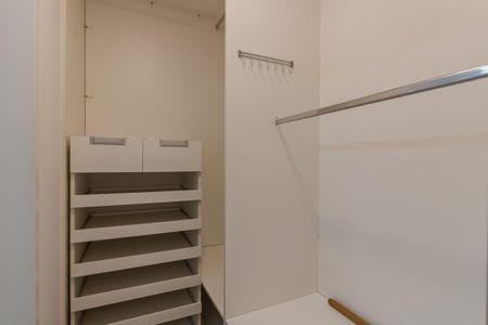 Apartamento para alugar com 129m², 3 quartos e 2 vagas Apartamento para alugar com 129m², 3 quartos e 2 vagasCloset da suíte 2