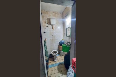 Banheiro da Garagem de casa à venda com 4 quartos, 231m² em Vila Campesina, Osasco