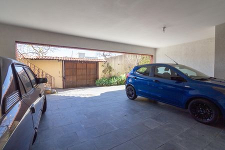 Casa à venda com 278m², 4 quartos e 7 vagas Casa à venda com 278m², 4 quartos e 7 vagasGaragem