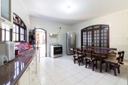Casa à venda com 278m², 4 quartos e 7 vagas Casa à venda com 278m², 4 quartos e 7 vagasCozinha